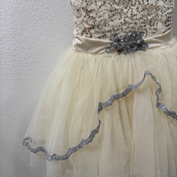 Weissman dance costume, white and silver 14396 size MC - Picture 13 of 17